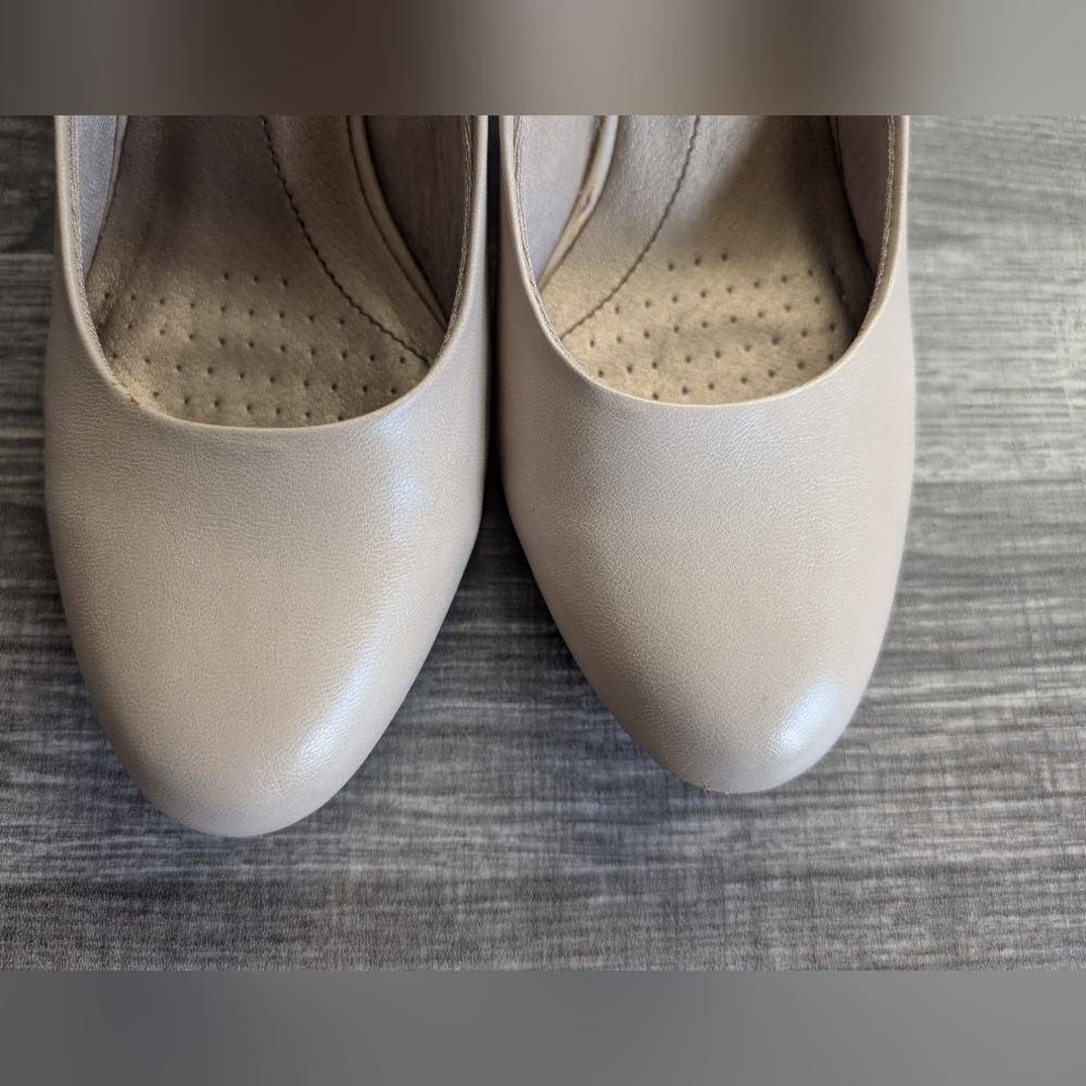 Life Stride Women's Size 8 Nude Heels - Picture 3 of 16